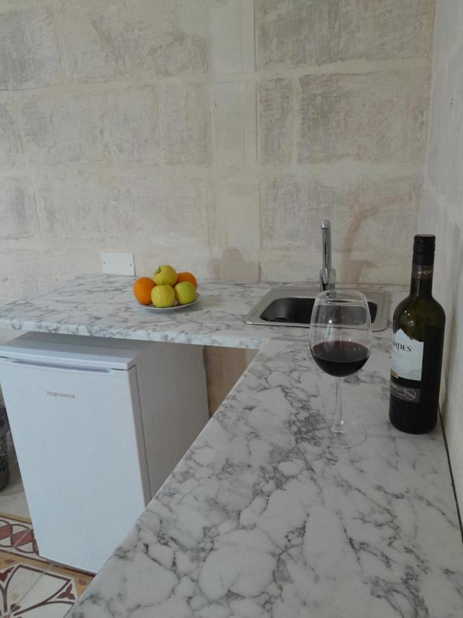 סליאמה Limestone Sun Suites מראה חיצוני תמונה